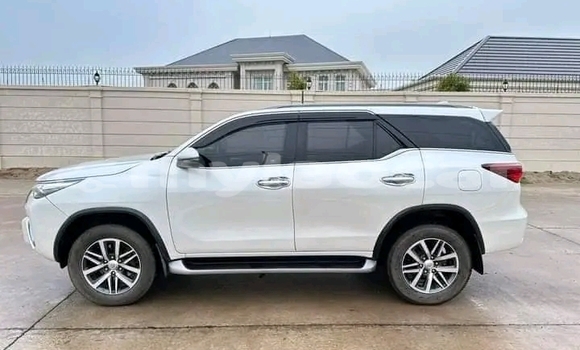 Acheter Occasion Voiture Toyota Fortuner Blanc à Luang Prabang, Louangphabang Province Acheter Occasion Voiture Toyota Fortuner Blanc à Luang Prabang, Louangphabang Province