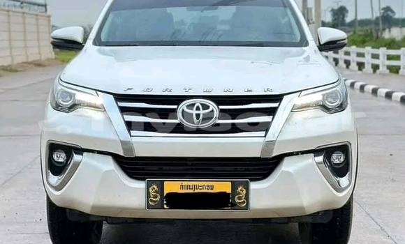 Acheter Occasion Voiture Toyota Fortuner Blanc à Luang Prabang, Louangphabang Province Acheter Occasion Voiture Toyota Fortuner Blanc à Luang Prabang, Louangphabang Province