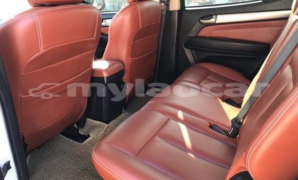 Buy Used Isuzu MU-X White Car in Vientiane in Vientiane Province Buy Used Isuzu MU-X White Car in Vientiane in Vientiane Province