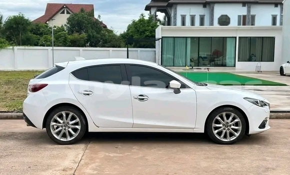 Acheter Occasion Voiture Mazda 3 Blanc à Vientiane, Vientiane Province Acheter Occasion Voiture Mazda 3 Blanc à Vientiane, Vientiane Province