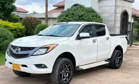 Acheter Occasion Voiture Mazda BT-50 Blanc à Vientiane, Vientiane Province Acheter Occasion Voiture Mazda BT-50 Blanc à Vientiane, Vientiane Province