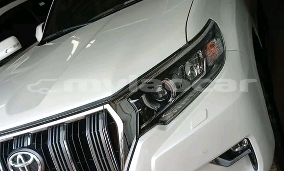 Buy Used Jeep Liberty White Car in Vientiane in Vientiane Province