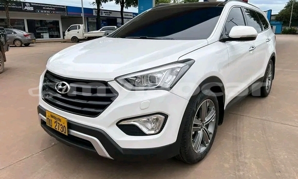 Acheter Occasion Voiture Hyundai Santa Fe Blanc à Vientiane, Vientiane Province Acheter Occasion Voiture Hyundai Santa Fe Blanc à Vientiane, Vientiane Province