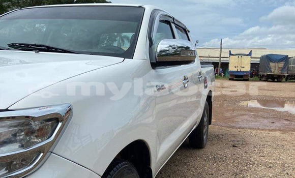 ຊື້ ໃຊ້ແລ້ວ Toyota Hilux White ລົດ ໃນ Import - Dubai ໃນ Attapeu Province ຊື້ ໃຊ້ແລ້ວ Toyota Hilux White ລົດ ໃນ Import - Dubai ໃນ Attapeu Province
