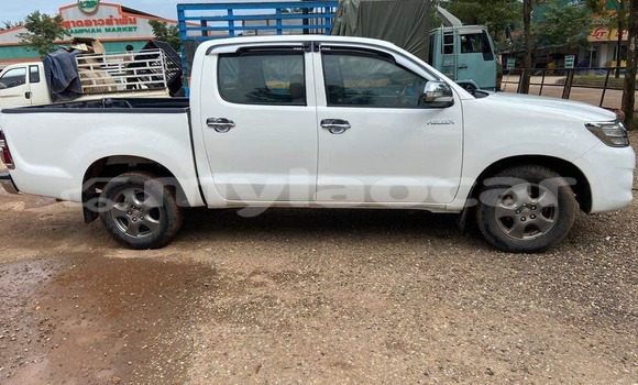 ຊື້ ໃຊ້ແລ້ວ Toyota Hilux White ລົດ ໃນ Import - Dubai ໃນ Attapeu Province ຊື້ ໃຊ້ແລ້ວ Toyota Hilux White ລົດ ໃນ Import - Dubai ໃນ Attapeu Province