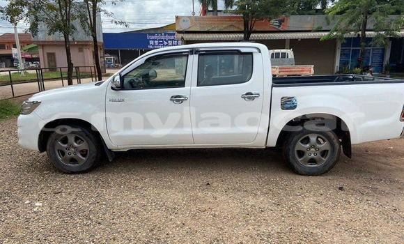 ຊື້ ໃຊ້ແລ້ວ Toyota Hilux White ລົດ ໃນ Import - Dubai ໃນ Attapeu Province ຊື້ ໃຊ້ແລ້ວ Toyota Hilux White ລົດ ໃນ Import - Dubai ໃນ Attapeu Province