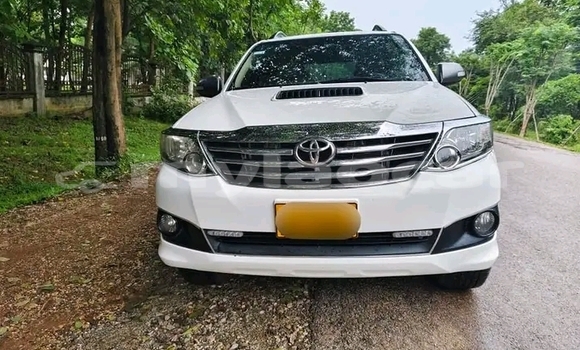 Buy Used Toyota Fortuner White Car in Phonsavan in Xiangkhouang Province