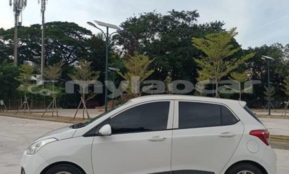 Buy Used Toyota Grand HiAce White Car in Vientiane in Vientiane Province Buy Used Toyota Grand HiAce White Car in Vientiane in Vientiane Province