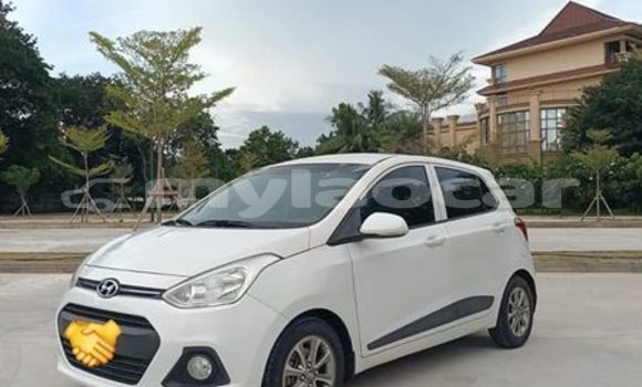 Buy Used Toyota Grand HiAce White Car in Vientiane in Vientiane Province Buy Used Toyota Grand HiAce White Car in Vientiane in Vientiane Province