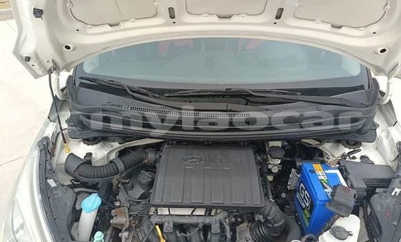 Buy Used Toyota Grand HiAce White Car in Vientiane in Vientiane Province Buy Used Toyota Grand HiAce White Car in Vientiane in Vientiane Province