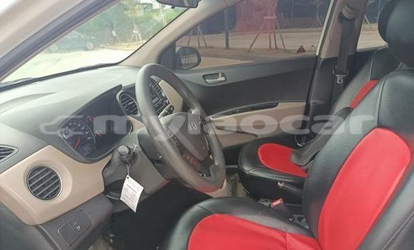 Buy Used Toyota Grand HiAce White Car in Vientiane in Vientiane Province Buy Used Toyota Grand HiAce White Car in Vientiane in Vientiane Province