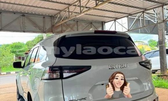 Buy Used Isuzu MU-X White Car in Vientiane in Vientiane Province Buy Used Isuzu MU-X White Car in Vientiane in Vientiane Province