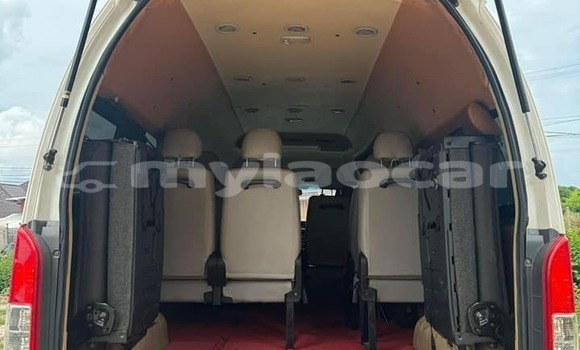 Buy Used Toyota Noah White Car in Vientiane in Vientiane Province Buy Used Toyota Noah White Car in Vientiane in Vientiane Province