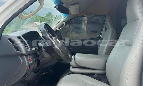 Buy Used Toyota Noah White Car in Vientiane in Vientiane Province Buy Used Toyota Noah White Car in Vientiane in Vientiane Province