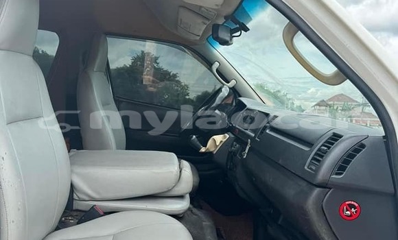 Buy Used Toyota Noah White Car in Vientiane in Vientiane Province Buy Used Toyota Noah White Car in Vientiane in Vientiane Province