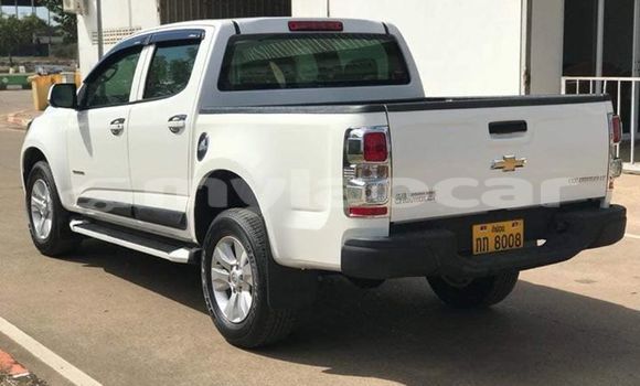Buy Used Chevrolet Colorado White Car in Vientiane in Vientiane Province Buy Used Chevrolet Colorado White Car in Vientiane in Vientiane Province