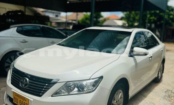 Buy Used Toyota Camry White Car in Vientiane in Vientiane Province Buy Used Toyota Camry White Car in Vientiane in Vientiane Province