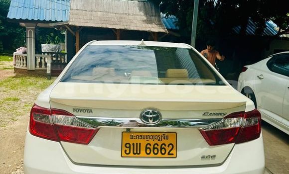 Buy Used Toyota Camry White Car in Vientiane in Vientiane Province Buy Used Toyota Camry White Car in Vientiane in Vientiane Province