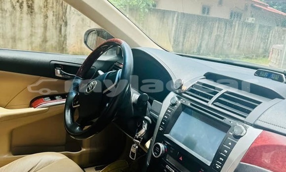 Buy Used Toyota Camry White Car in Vientiane in Vientiane Province Buy Used Toyota Camry White Car in Vientiane in Vientiane Province