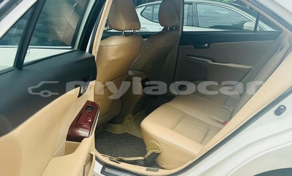 Buy Used Toyota Camry White Car in Vientiane in Vientiane Province Buy Used Toyota Camry White Car in Vientiane in Vientiane Province