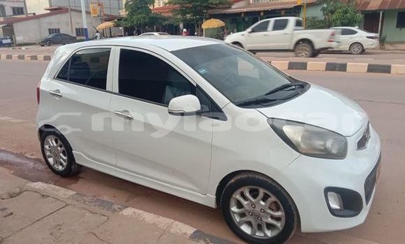 Buy Used Kia Picanto White Car in Vientiane in Vientiane Province Buy Used Kia Picanto White Car in Vientiane in Vientiane Province