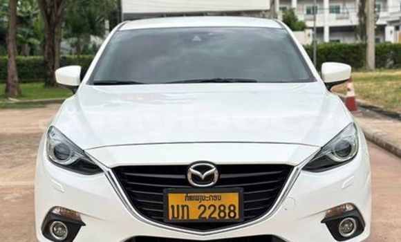 Buy Used Mazda Mazda 5 White Car in Vientiane in Vientiane Province Buy Used Mazda Mazda 5 White Car in Vientiane in Vientiane Province