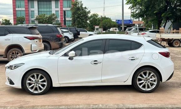 Buy Used Mazda Mazda 5 White Car in Vientiane in Vientiane Province Buy Used Mazda Mazda 5 White Car in Vientiane in Vientiane Province