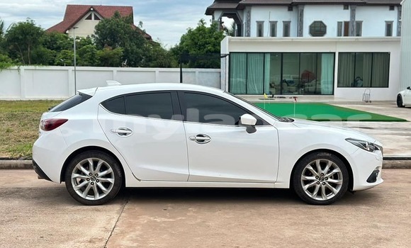 Buy Used Mazda Mazda 5 White Car in Vientiane in Vientiane Province Buy Used Mazda Mazda 5 White Car in Vientiane in Vientiane Province