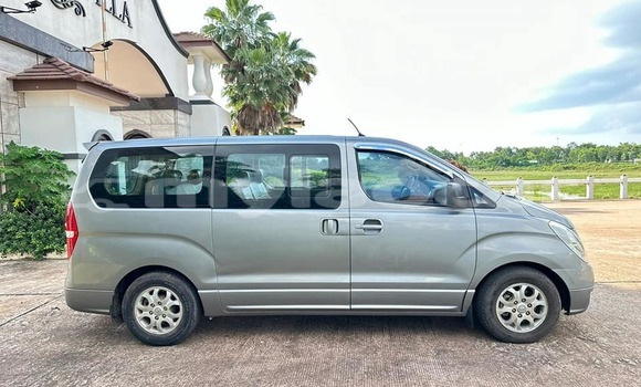Buy Used Hyundai H1 Silver Car in Vientiane in Vientiane Province Buy Used Hyundai H1 Silver Car in Vientiane in Vientiane Province