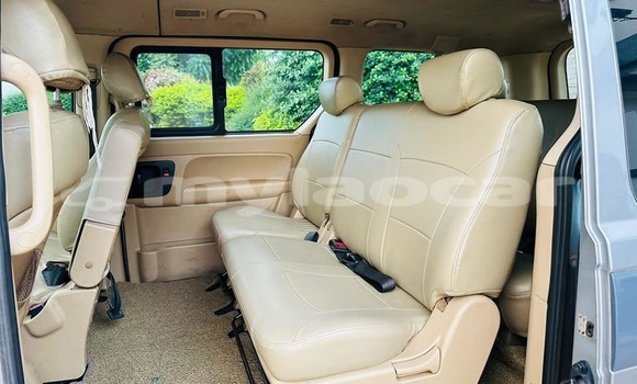 Buy Used Hyundai H1 Silver Car in Vientiane in Vientiane Province Buy Used Hyundai H1 Silver Car in Vientiane in Vientiane Province