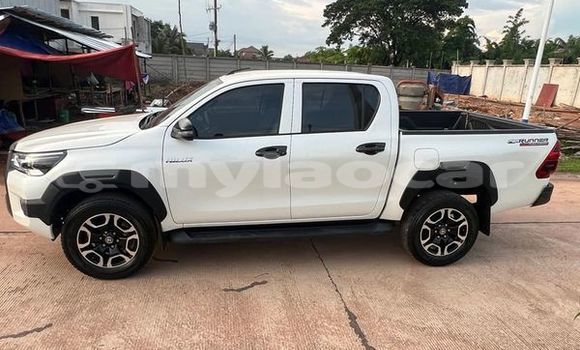 Buy Used Toyota 4Runner White Car in Vientiane in Vientiane Province Buy Used Toyota 4Runner White Car in Vientiane in Vientiane Province
