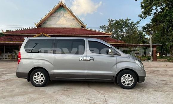 Buy Used Hyundai Starex Silver Car in Vientiane in Vientiane Province Buy Used Hyundai Starex Silver Car in Vientiane in Vientiane Province