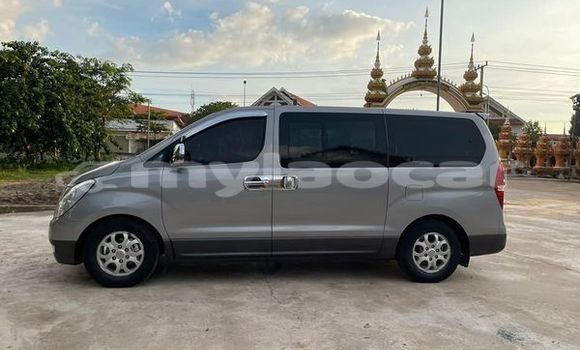 Buy Used Hyundai Starex Silver Car in Vientiane in Vientiane Province Buy Used Hyundai Starex Silver Car in Vientiane in Vientiane Province