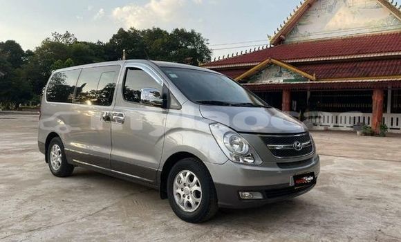 Buy Used Hyundai Starex Silver Car in Vientiane in Vientiane Province Buy Used Hyundai Starex Silver Car in Vientiane in Vientiane Province