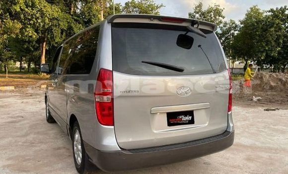 Buy Used Hyundai Starex Silver Car in Vientiane in Vientiane Province Buy Used Hyundai Starex Silver Car in Vientiane in Vientiane Province
