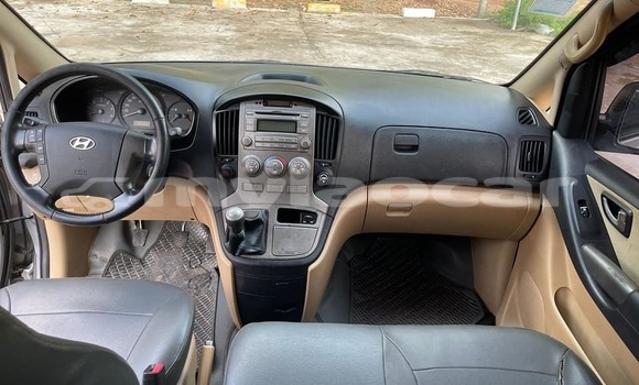 Buy Used Hyundai Starex Silver Car in Vientiane in Vientiane Province Buy Used Hyundai Starex Silver Car in Vientiane in Vientiane Province