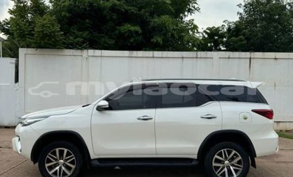 Buy Used Toyota Fortuner White Car in Vientiane in Vientiane Province Buy Used Toyota Fortuner White Car in Vientiane in Vientiane Province