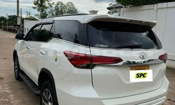Buy Used Toyota Fortuner White Car in Vientiane in Vientiane Province Buy Used Toyota Fortuner White Car in Vientiane in Vientiane Province