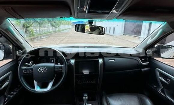 Buy Used Toyota Fortuner White Car in Vientiane in Vientiane Province Buy Used Toyota Fortuner White Car in Vientiane in Vientiane Province