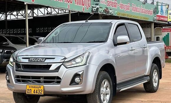 Buy Used Isuzu D–MAX Silver Car in Vientiane in Vientiane Province Buy Used Isuzu D–MAX Silver Car in Vientiane in Vientiane Province