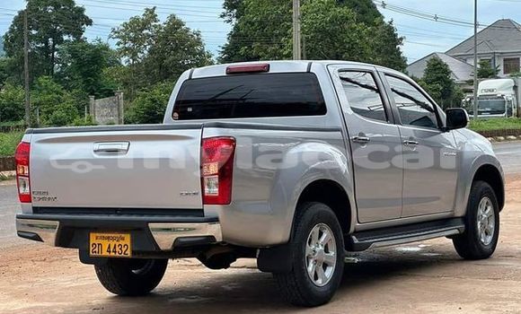 Buy Used Isuzu D–MAX Silver Car in Vientiane in Vientiane Province Buy Used Isuzu D–MAX Silver Car in Vientiane in Vientiane Province