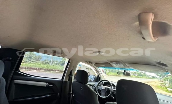 Buy Used Isuzu D–MAX Silver Car in Vientiane in Vientiane Province Buy Used Isuzu D–MAX Silver Car in Vientiane in Vientiane Province