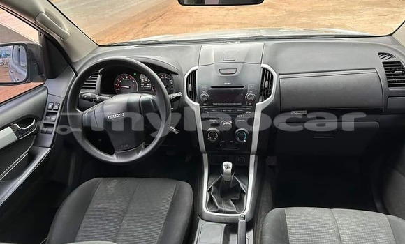 Buy Used Isuzu D–MAX Silver Car in Vientiane in Vientiane Province Buy Used Isuzu D–MAX Silver Car in Vientiane in Vientiane Province
