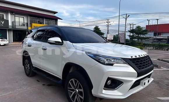 Buy Used Toyota Fortuner White Car in Vientiane in Vientiane Province Buy Used Toyota Fortuner White Car in Vientiane in Vientiane Province