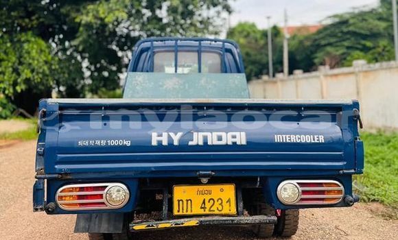 Buy Used Hyundai Trajet Blue Car in Vientiane in Vientiane Province Buy Used Hyundai Trajet Blue Car in Vientiane in Vientiane Province