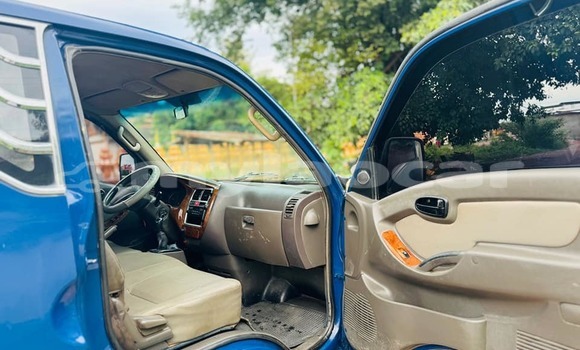 Buy Used Hyundai Trajet Blue Car in Vientiane in Vientiane Province Buy Used Hyundai Trajet Blue Car in Vientiane in Vientiane Province