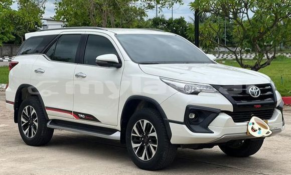 Buy Used Toyota Fortuner White Car in Vientiane in Vientiane Province Buy Used Toyota Fortuner White Car in Vientiane in Vientiane Province