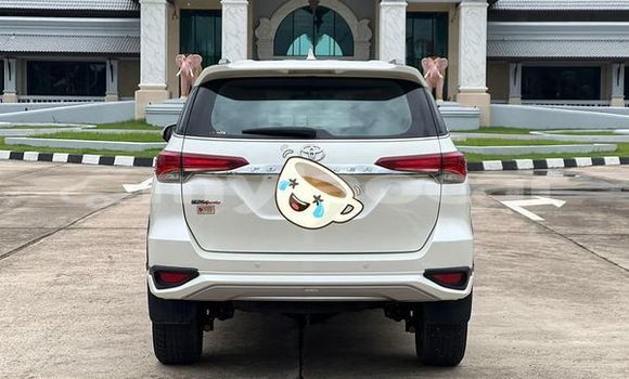 Buy Used Toyota Fortuner White Car in Vientiane in Vientiane Province Buy Used Toyota Fortuner White Car in Vientiane in Vientiane Province