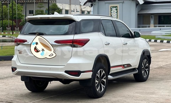 Buy Used Toyota Fortuner White Car in Vientiane in Vientiane Province Buy Used Toyota Fortuner White Car in Vientiane in Vientiane Province