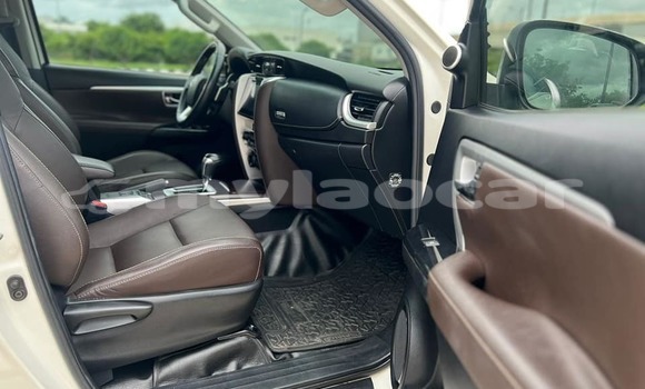 Buy Used Toyota Fortuner White Car in Vientiane in Vientiane Province Buy Used Toyota Fortuner White Car in Vientiane in Vientiane Province